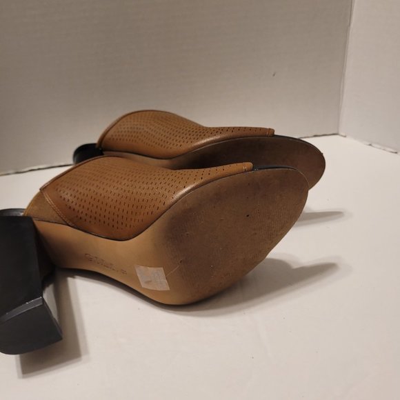 G.I.L.I. Womens Brown Perforated Leather Priscilla Heeled Mules Size 8 - Picture 9 of 9